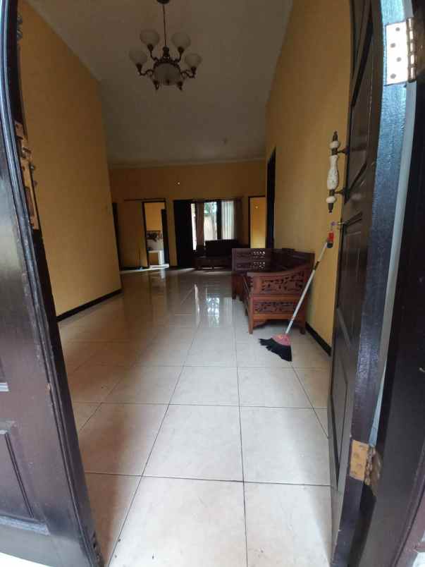 dijual rumah palm spring jambangan