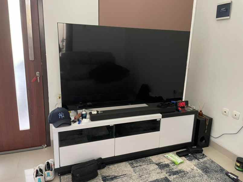 dijual rumah pandanaran hills