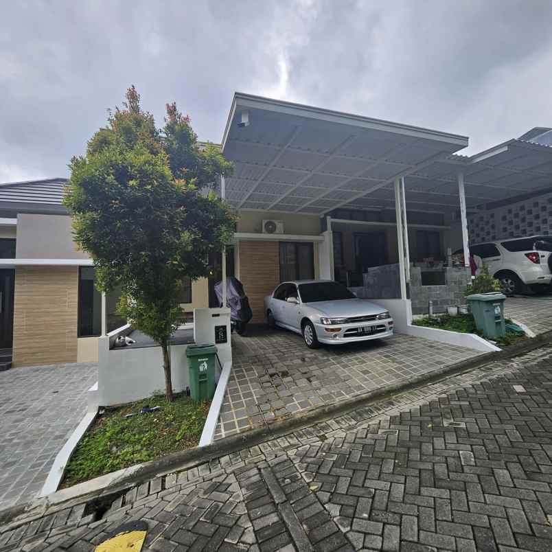 dijual rumah pandanaran hills