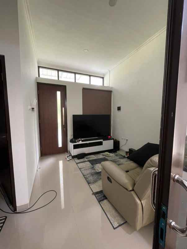 dijual rumah pandanaran hills