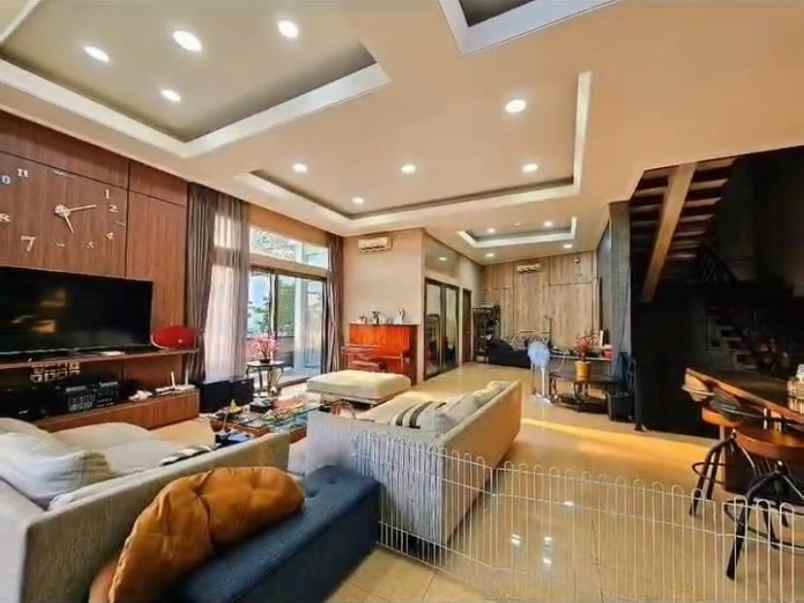 dijual rumah pelangi raya utama