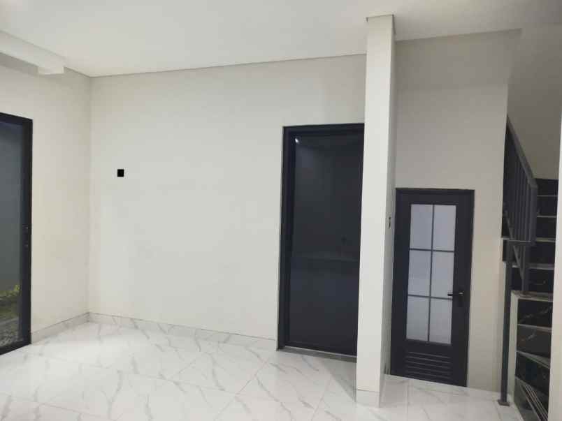 dijual rumah perumahan jatijajar depok