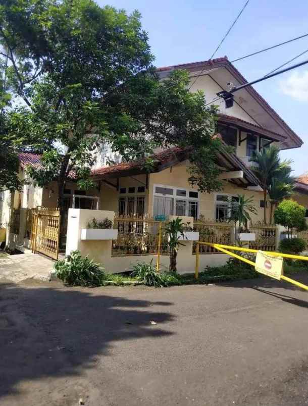 dijual rumah perumahan larangan indah