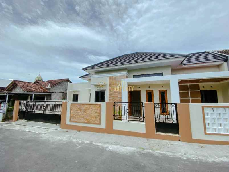 dijual rumah purwomartani kalasan