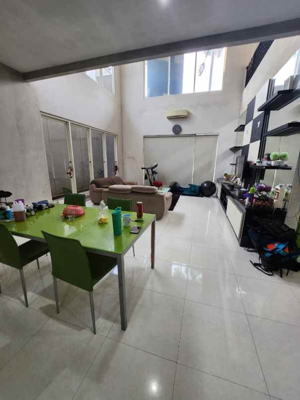 dijual rumah royal residence