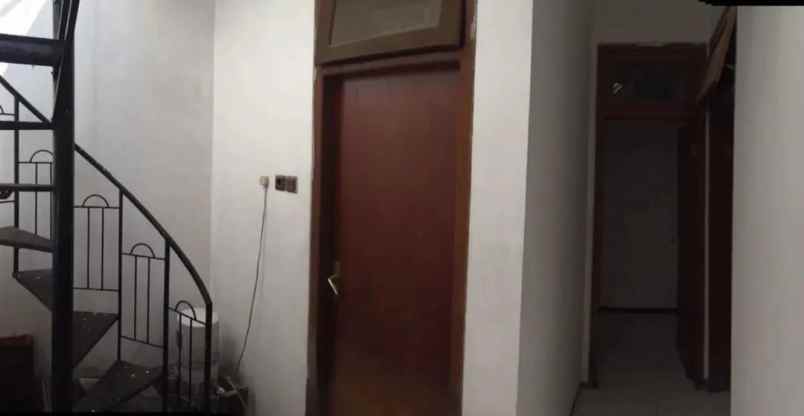 dijual rumah rungkut barata