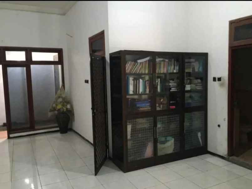 dijual rumah rungkut barata