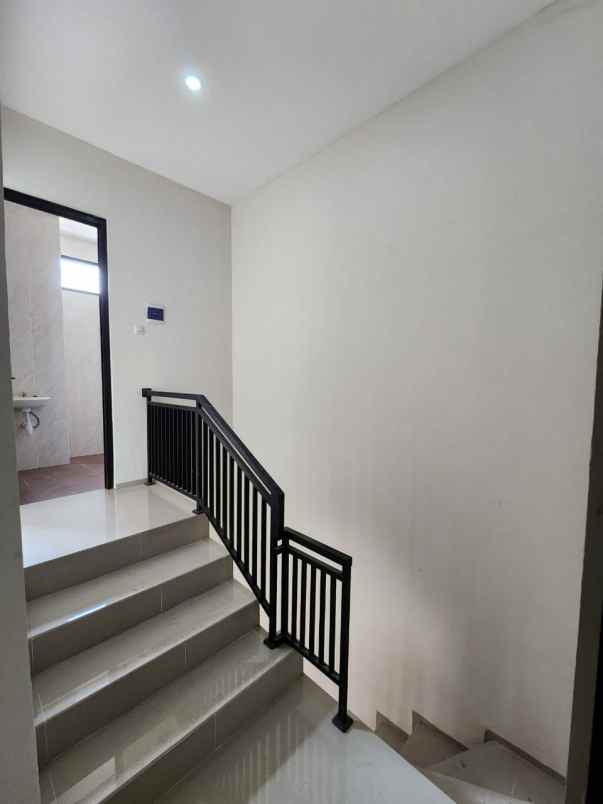 dijual rumah rungkut mapan