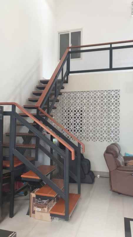 dijual rumah simpang darmo permai selatan
