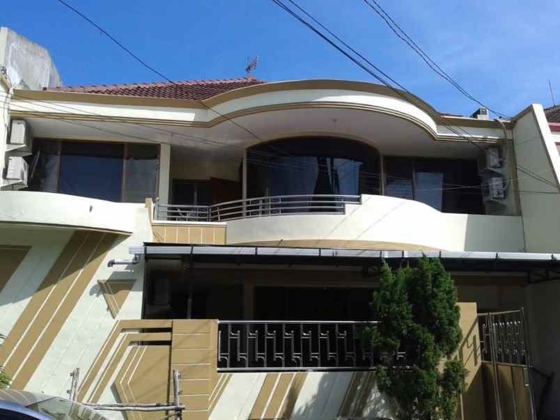 dijual rumah siwalankerto