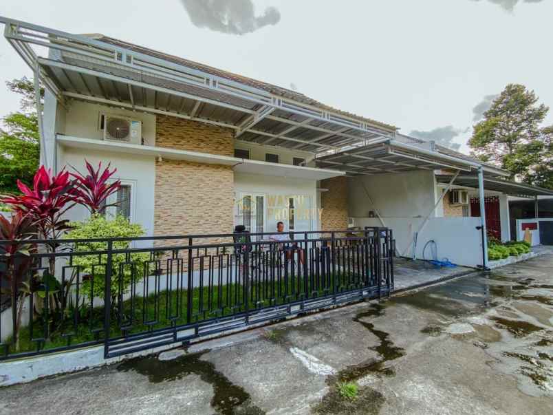 dijual rumah taman martani