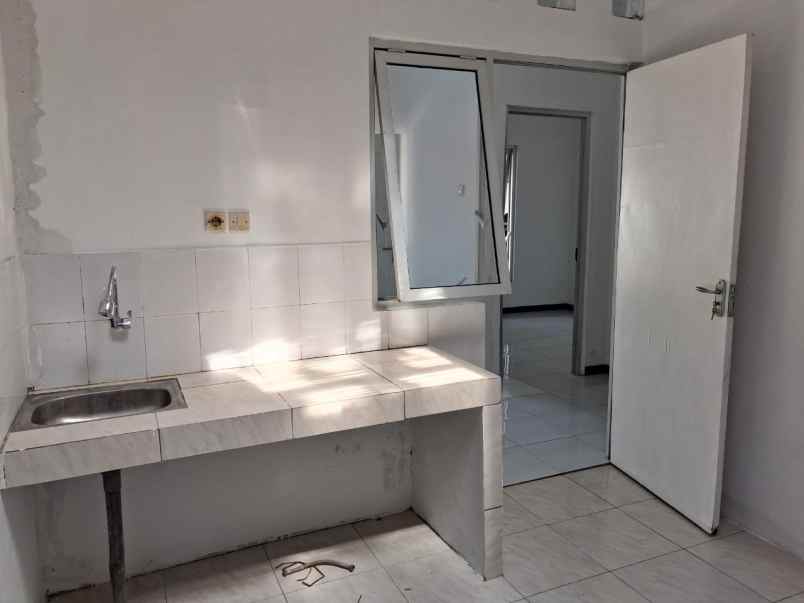 dijual rumah tembalang