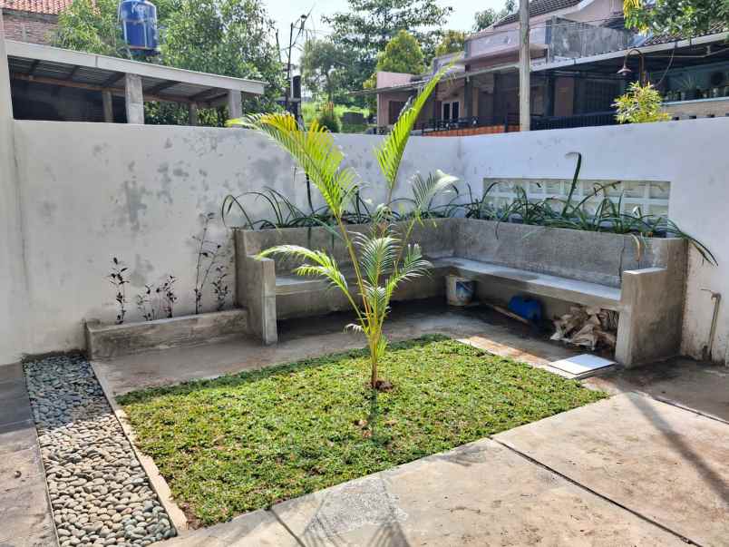 dijual rumah tembalang