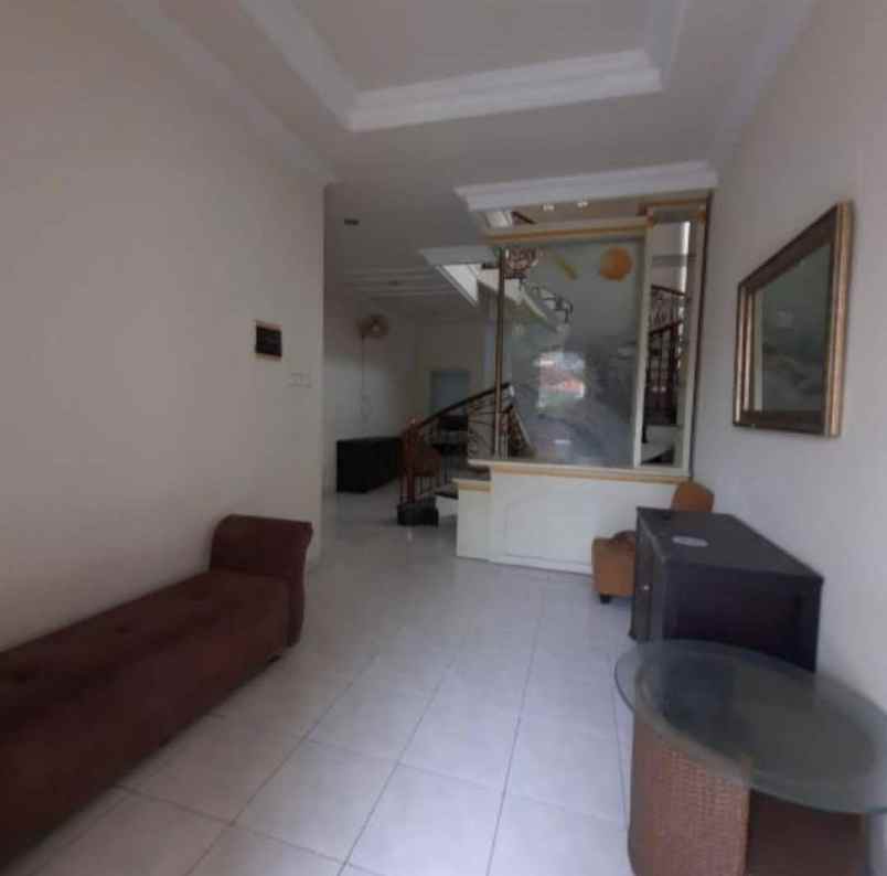 dijual rumah tenggilis