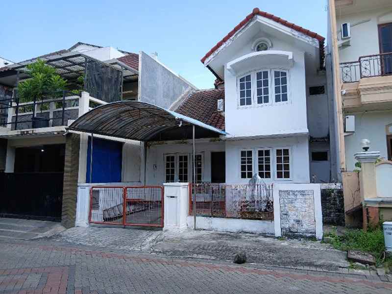 dijual rumah villa valensia pakuwon