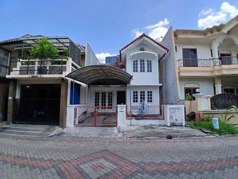 dijual rumah villa valensia pakuwon