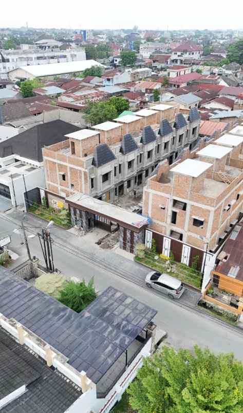 dijual villa jalan sei batu gingging