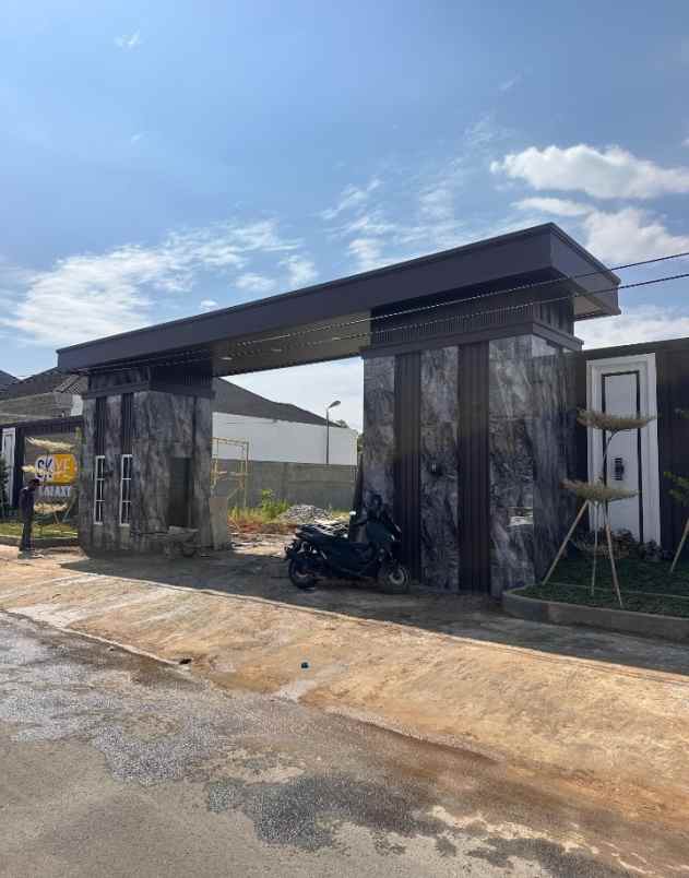 dijual villa jalan sei batu gingging