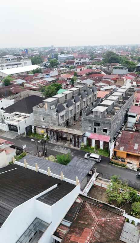 dijual villa jalan sei batu gingging