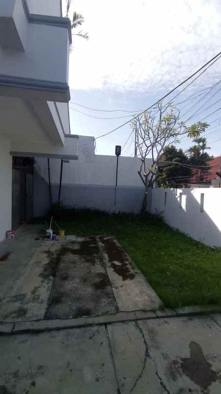 disewa rumah siaphuni rapih di pulomas jakarta timur