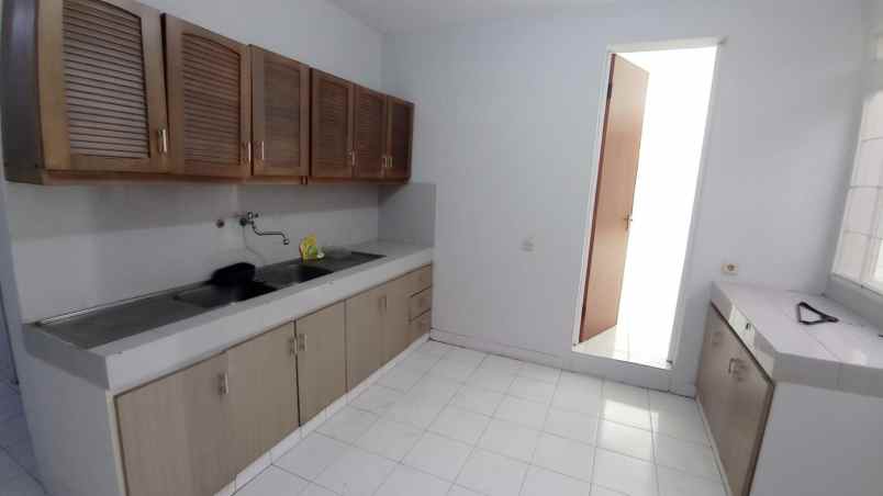 disewa rumah siaphuni rapih di pulomas jakarta timur