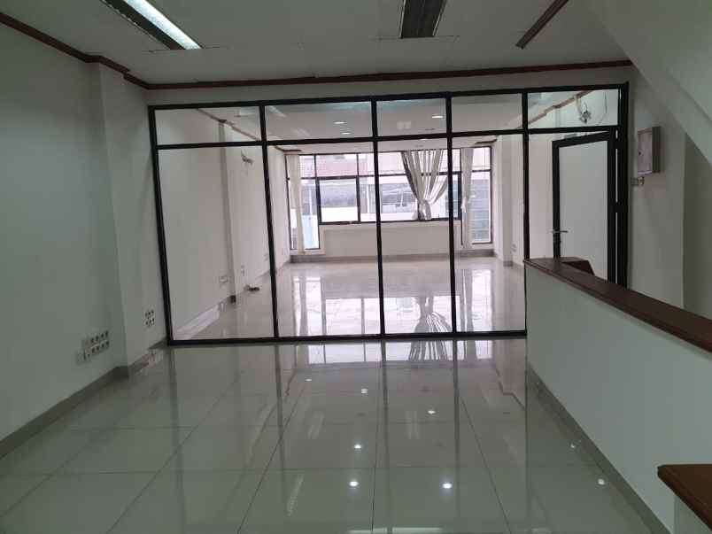 disewakan ruko roxy mas kondisi rapih