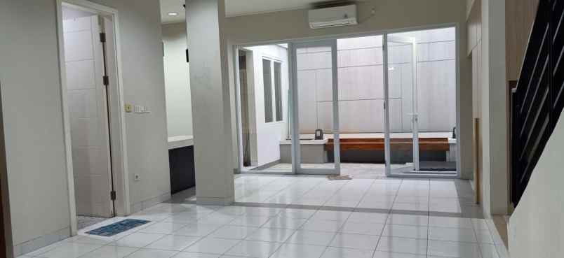 disewakan rumah bagus di acacia summarecon bekasi