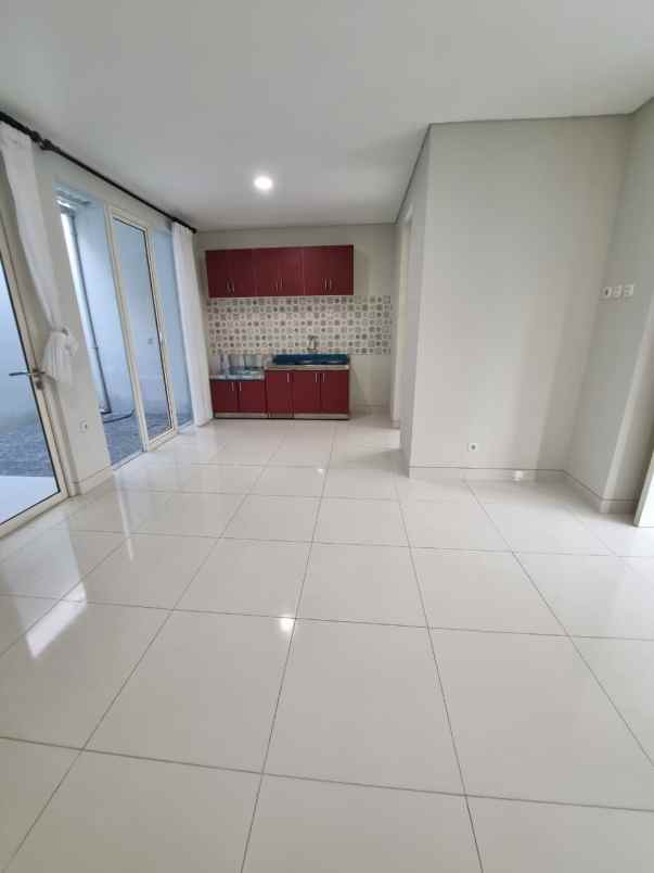 disewakan rumah grand pakuwon cluster adelaide