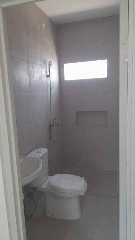 disewakan rumah regency one babatan pantai