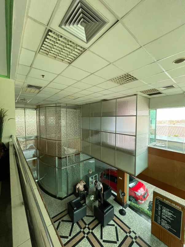gedung bagus lokasi strategis di gondangdia menteng