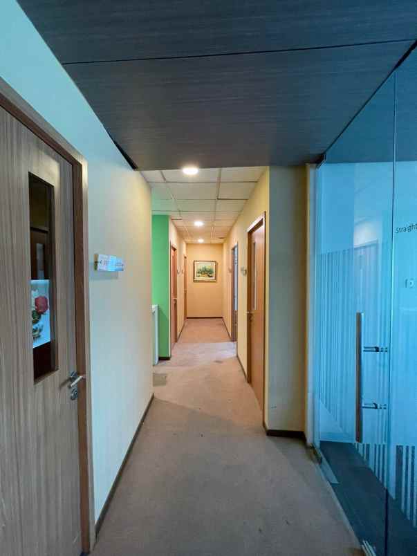 gedung bagus lokasi strategis di gondangdia menteng