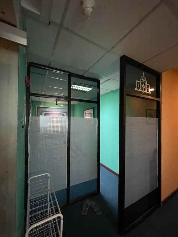 gedung bagus lokasi strategis di gondangdia menteng