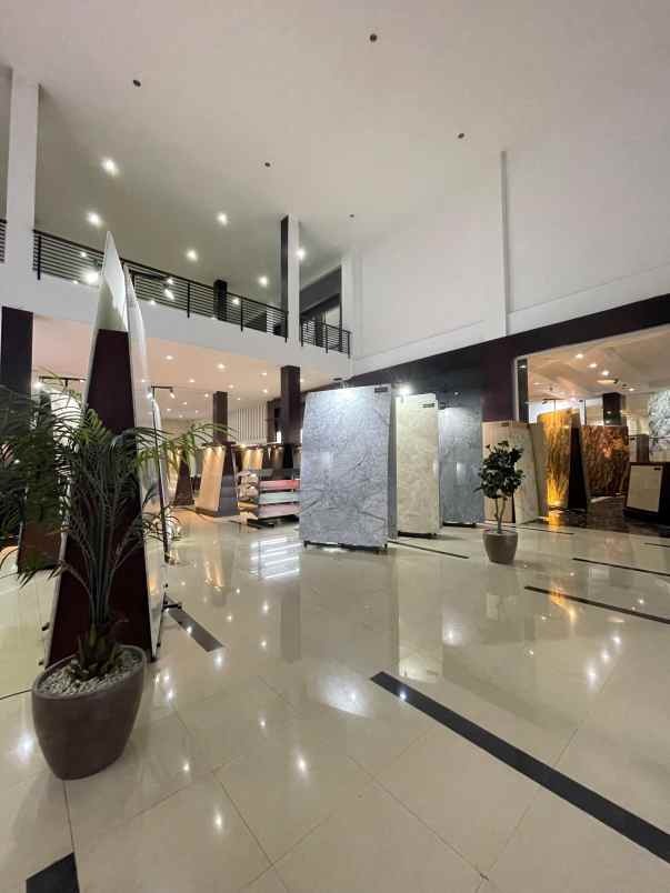 jual gedung ex showroom bsd serpong raya tangerang
