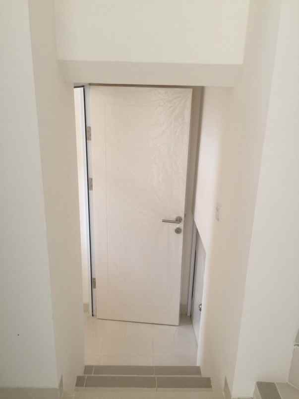 jual rumah amarillo village paramount serpong