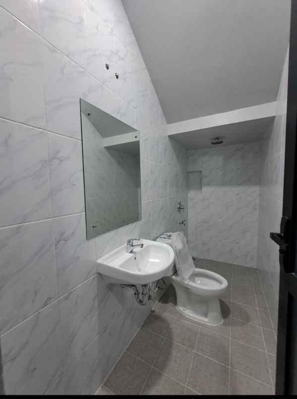 jual rumah modern dekat gerbang toll cinere