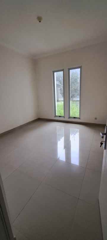luas 290 meter rumah mewah di sentul city siap huni