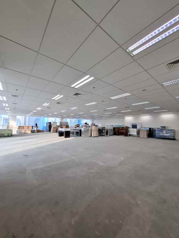 ruang kantor centtenial tower di jl gatot subroto