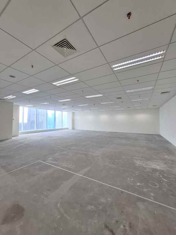 ruang kantor centtenial tower di jl gatot subroto