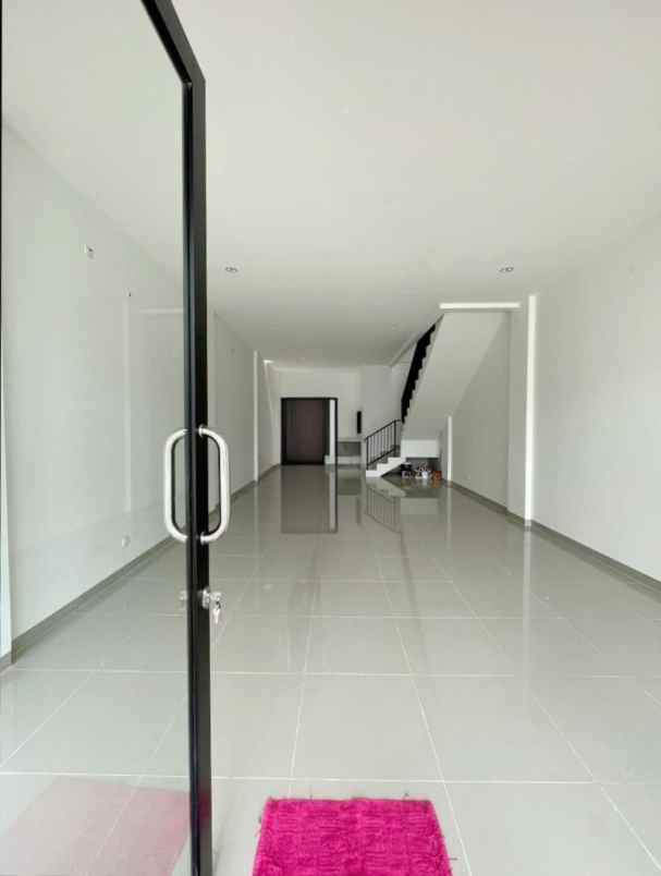 ruko gandeng 3 lantai di griya loka bsd tangsel