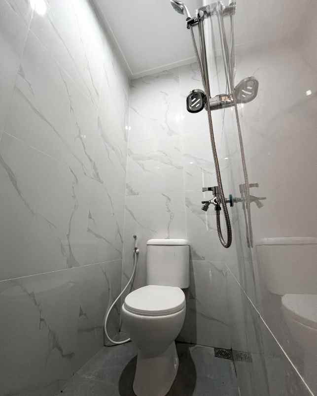 rumah baru 2 lantai siap huni dalam cluster graha raya