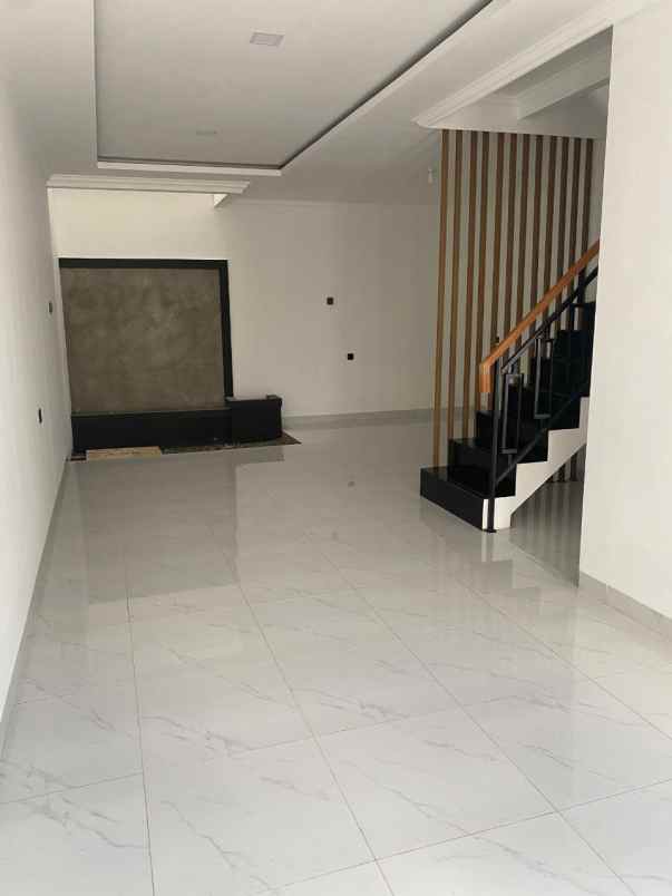 rumah baru 2 lt dekat tol kukusan di beji depok