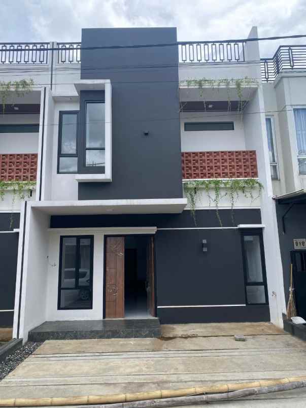 rumah baru 2 lt dekat tol kukusan di beji depok