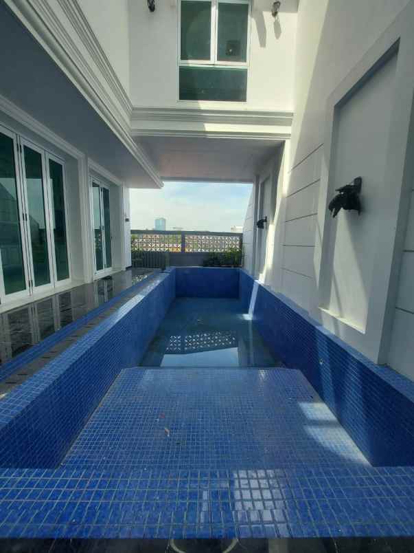 rumah baru design american classic di cilandak