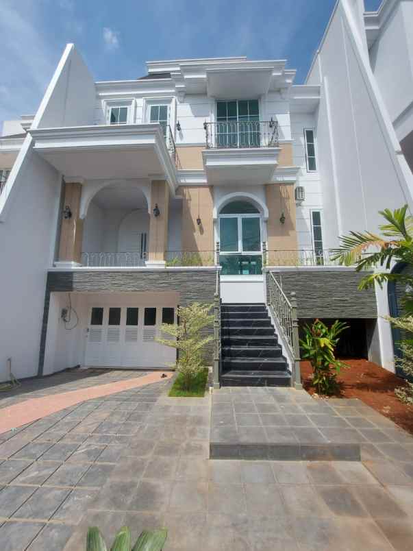 rumah baru design american classic di cilandak