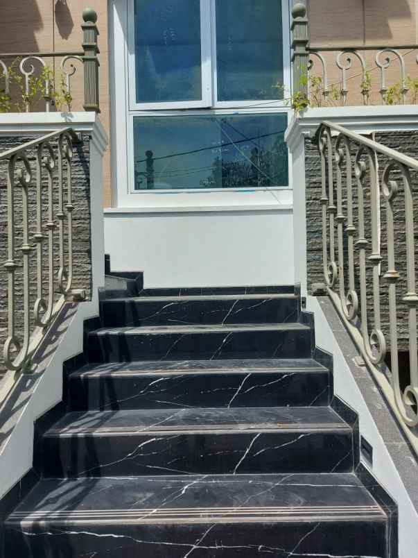 rumah baru design american classic di cilandak