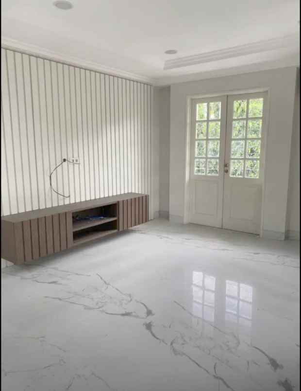 rumah baru tanah luas modrn klasik dekat pondok indah