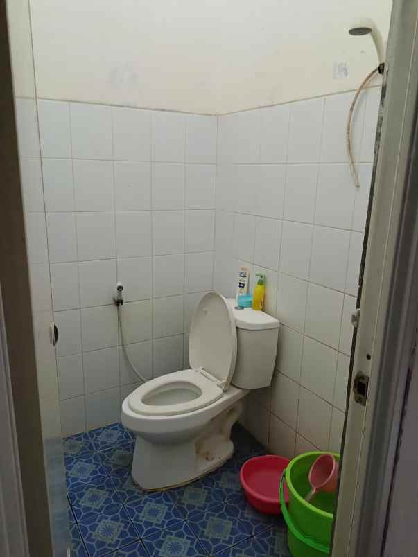 rumah dalam perumahan sawangan permai depok