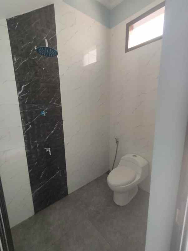 rumah dijual 2 lantai di rangkapan jaya depok