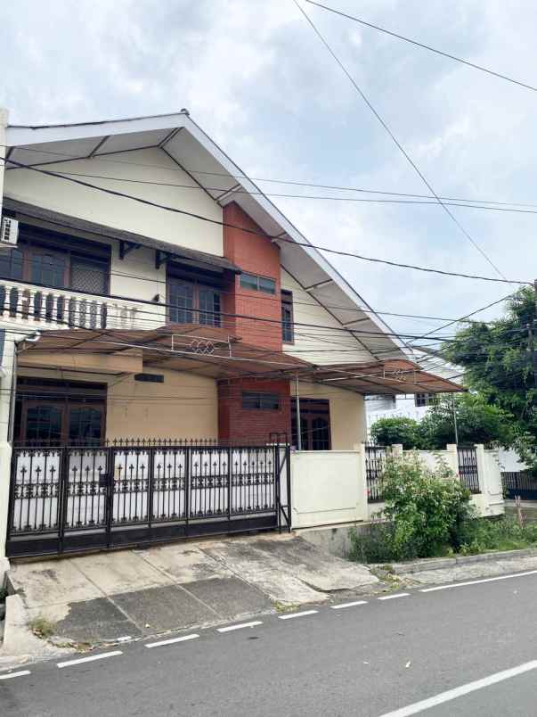 rumah hook di kavling dki pondok kelapa jakarta timur