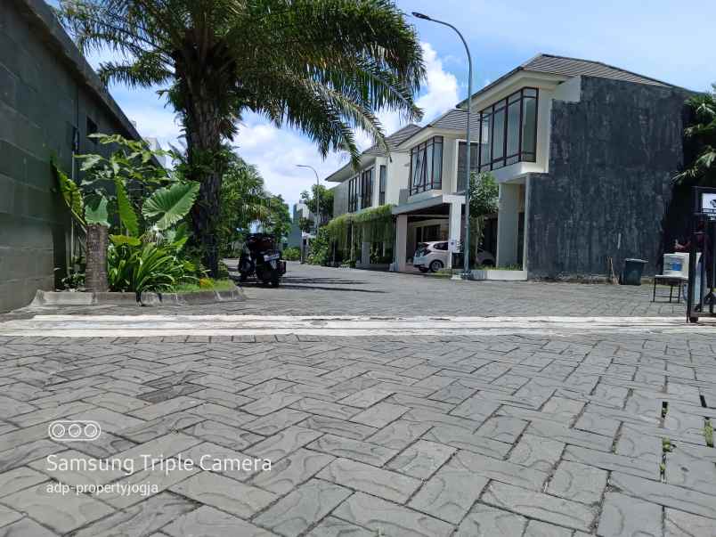 rumah jalan parangtritis km 5